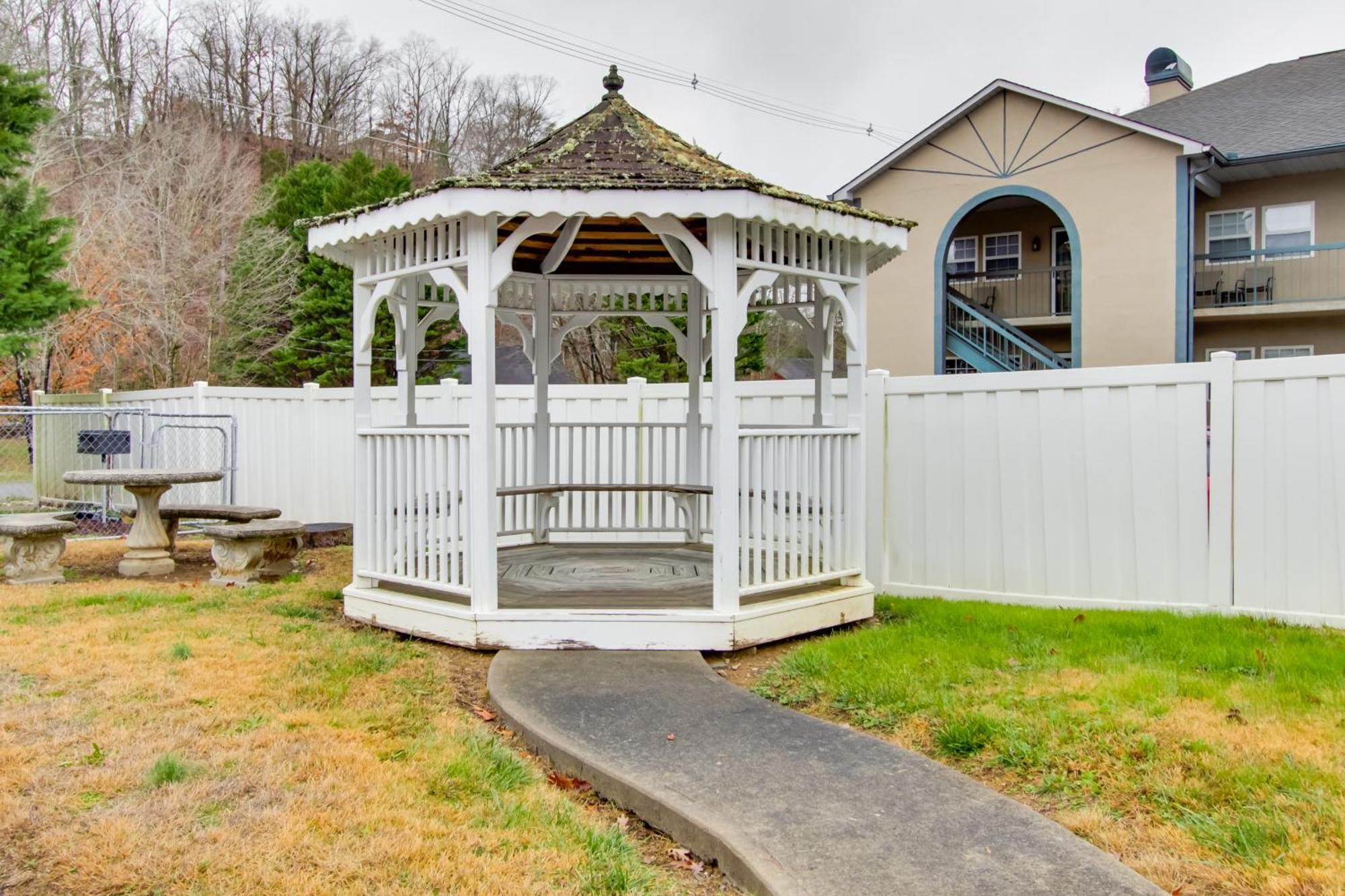Parkway Condo About Walk To Island In Pigeon Forge! Εξωτερικό φωτογραφία